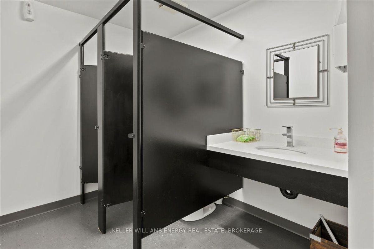 #5b - 2 Brock Street Property Photo 20