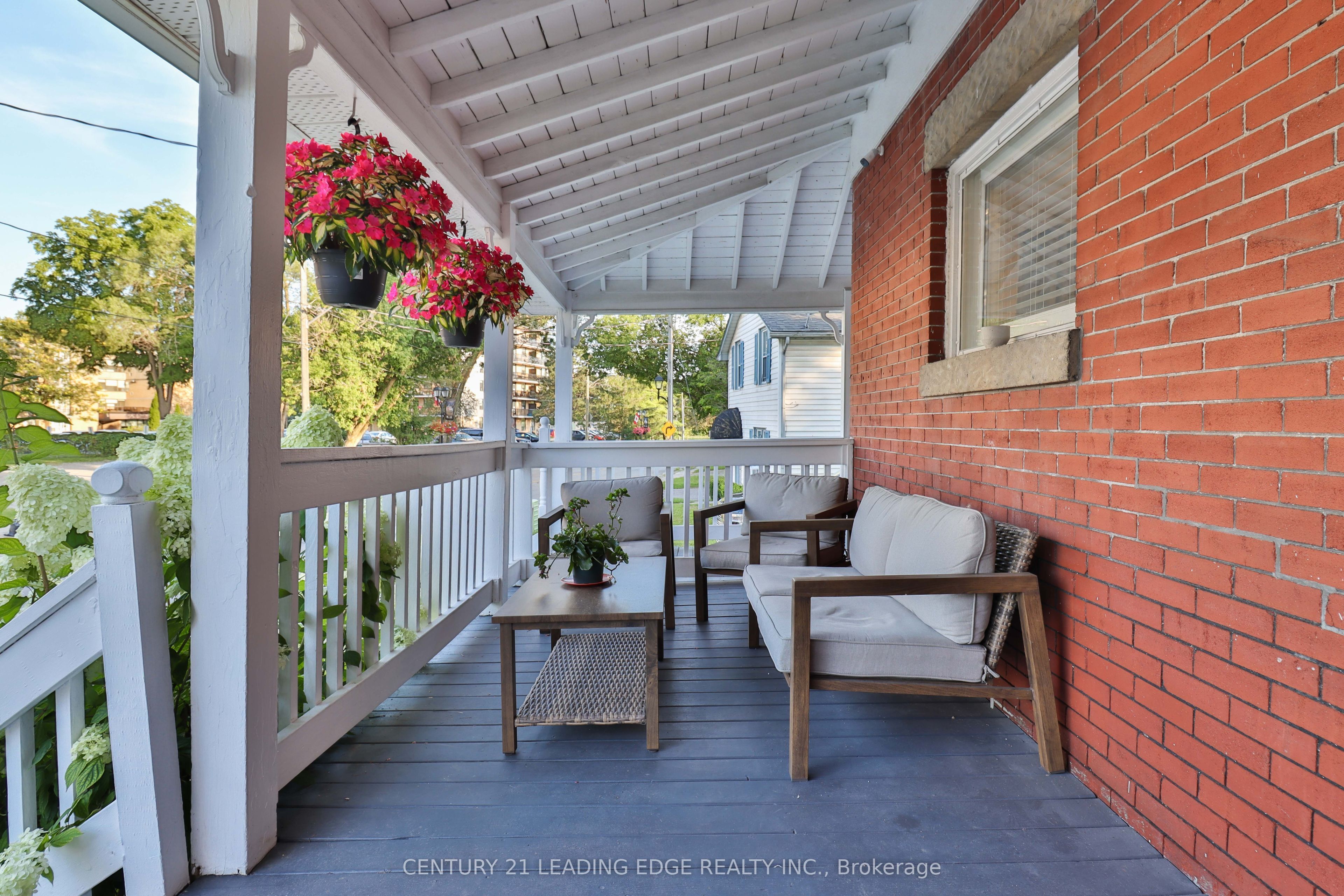 487 Eagle Street Property Photo 2
