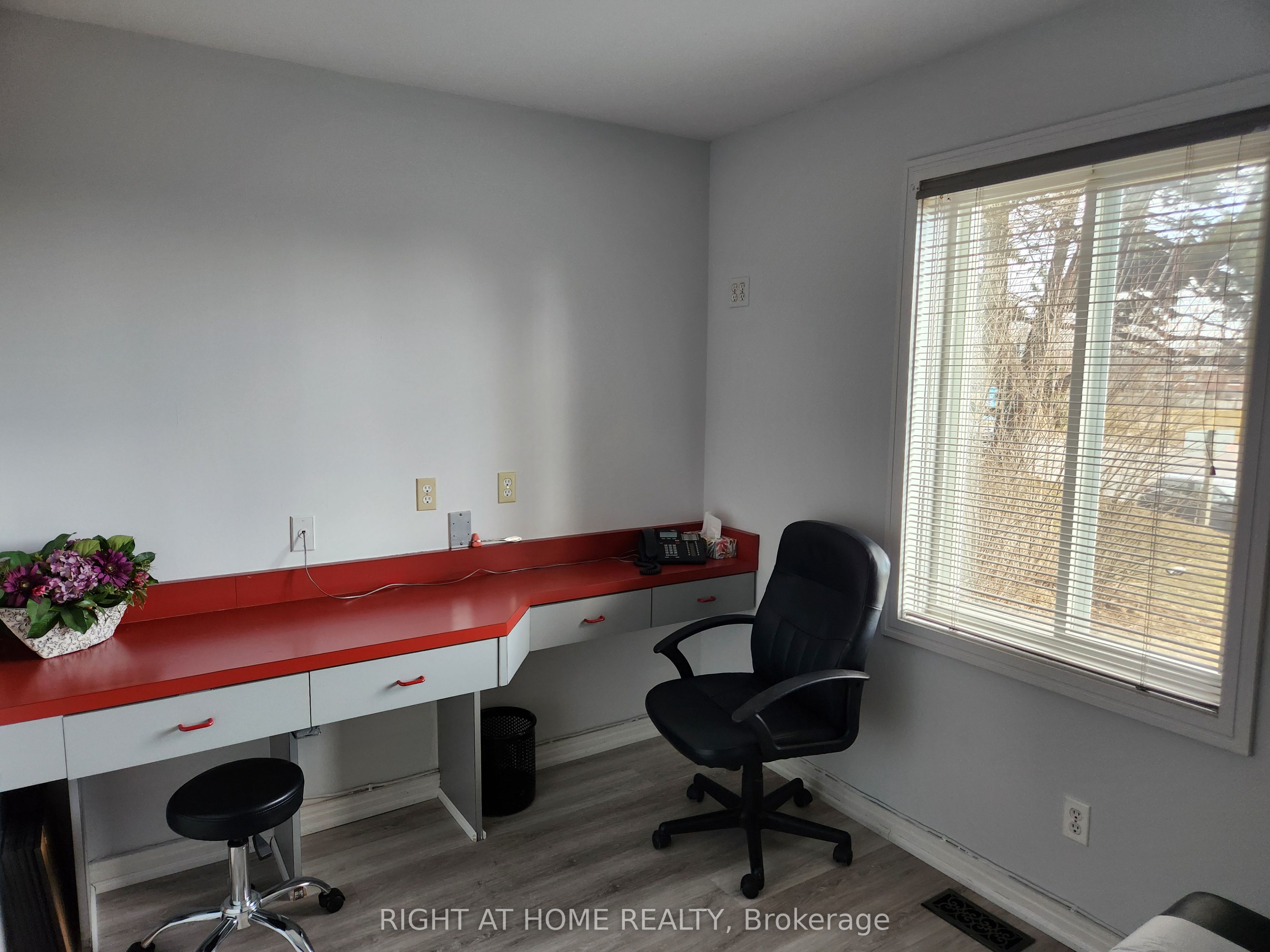 #main Fl - 10014 Yonge Street Property Photo 6
