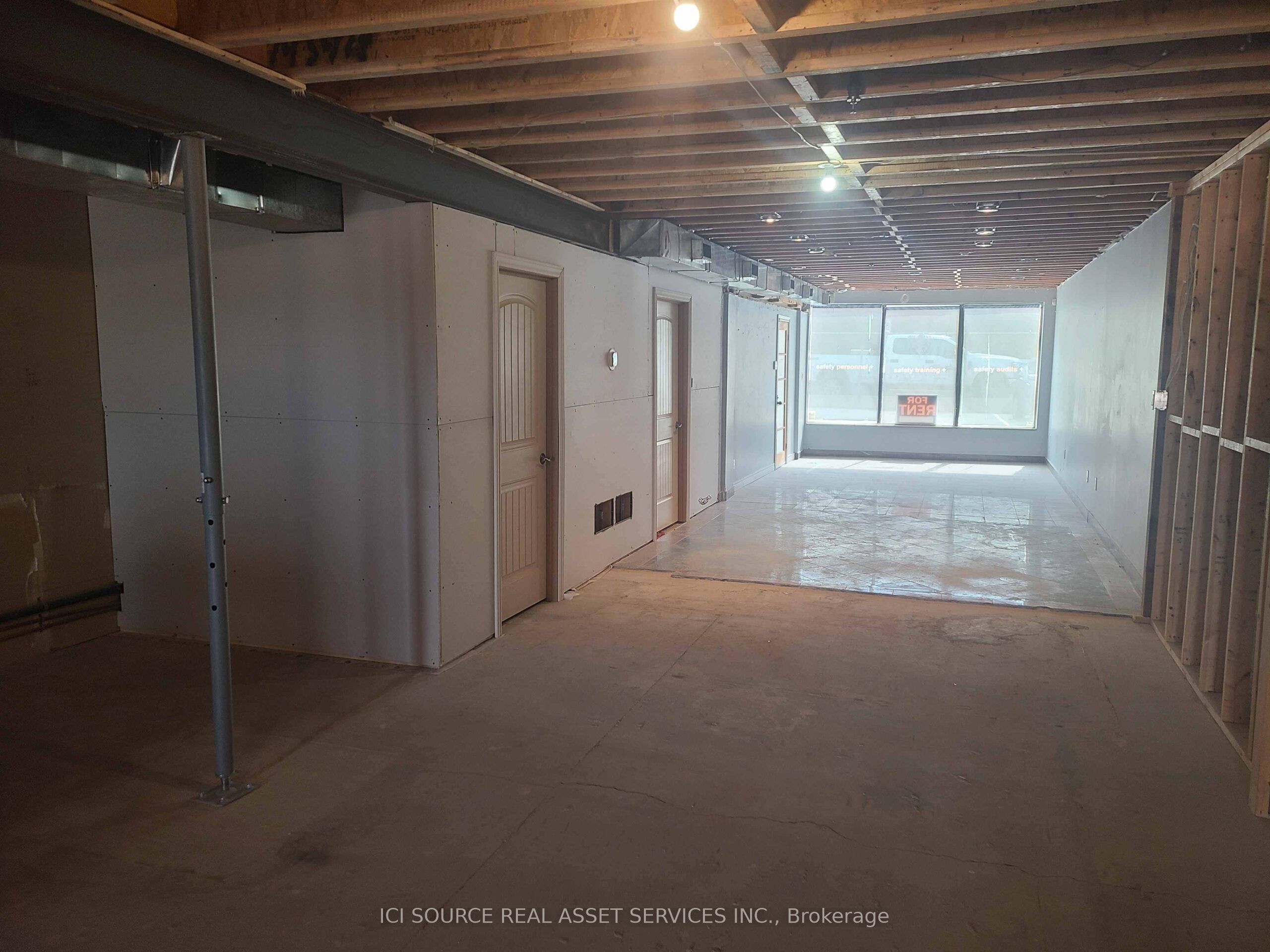 #12 - 410 Chrislea Road Property Photo 8