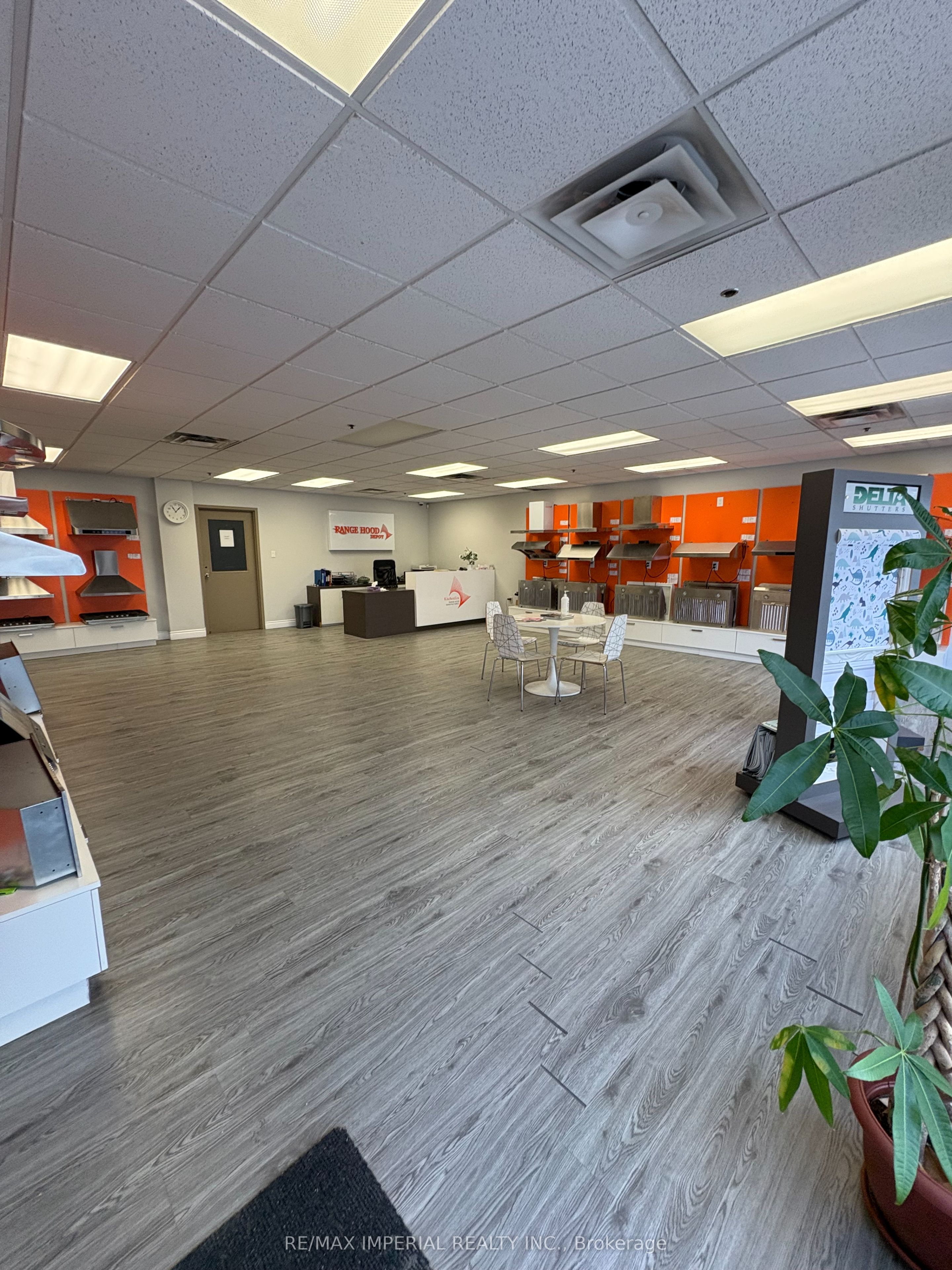 #3 - 8111 Jane Street Property Photo 6