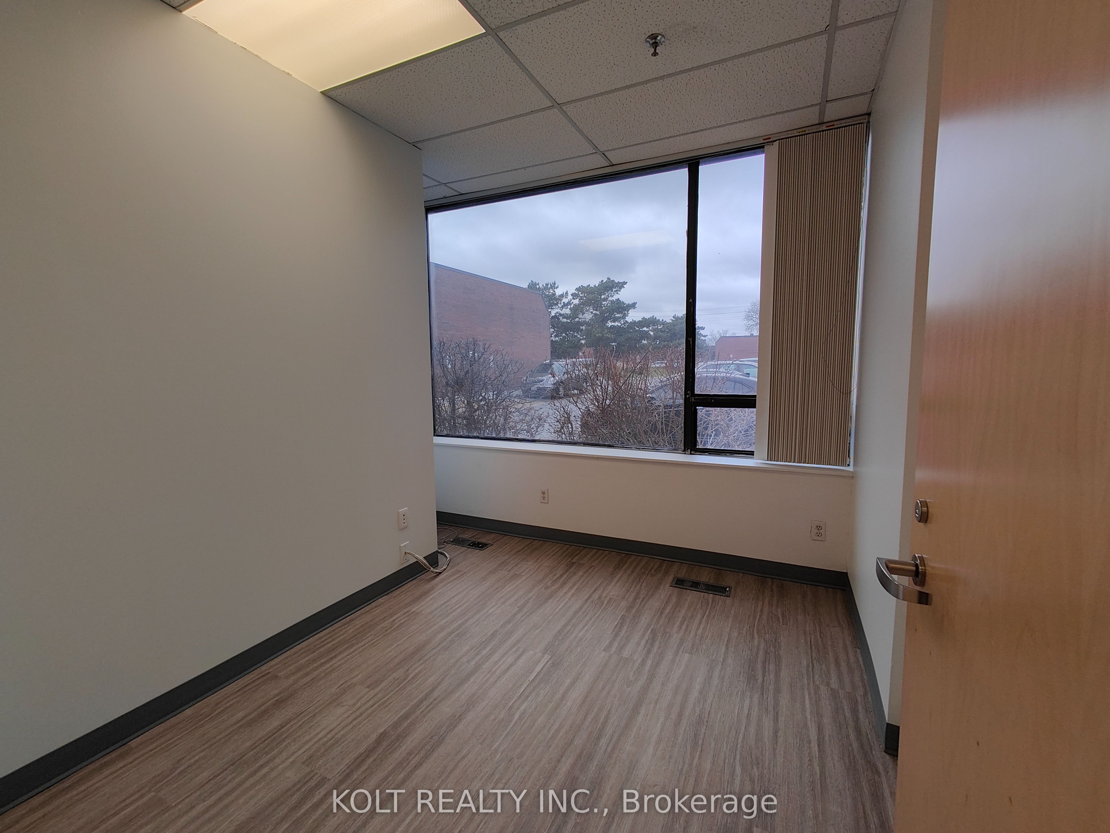 #17 - 270 Esna Park Drive Property Photo 3