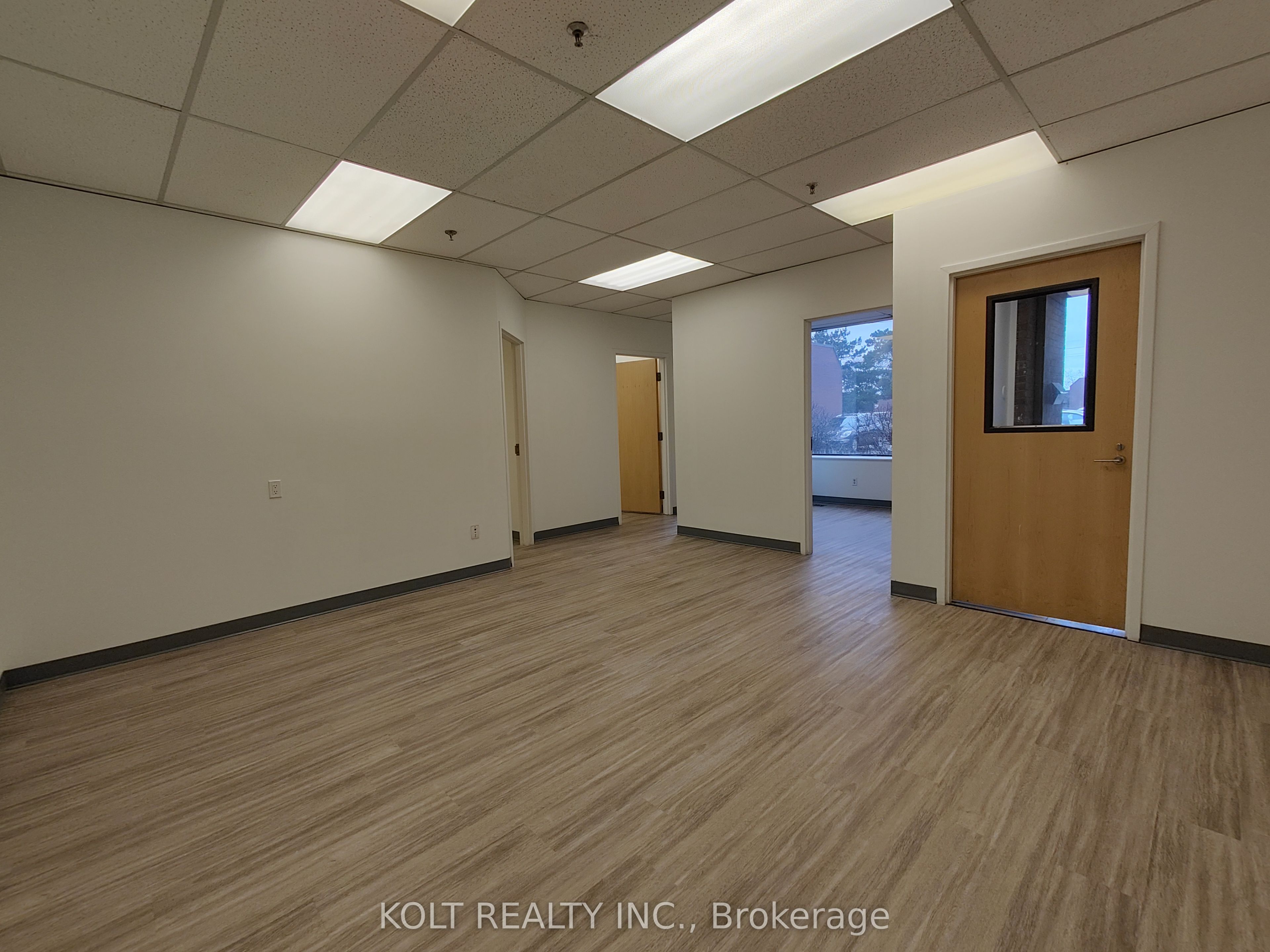 #17 - 270 Esna Park Drive Property Photo 4