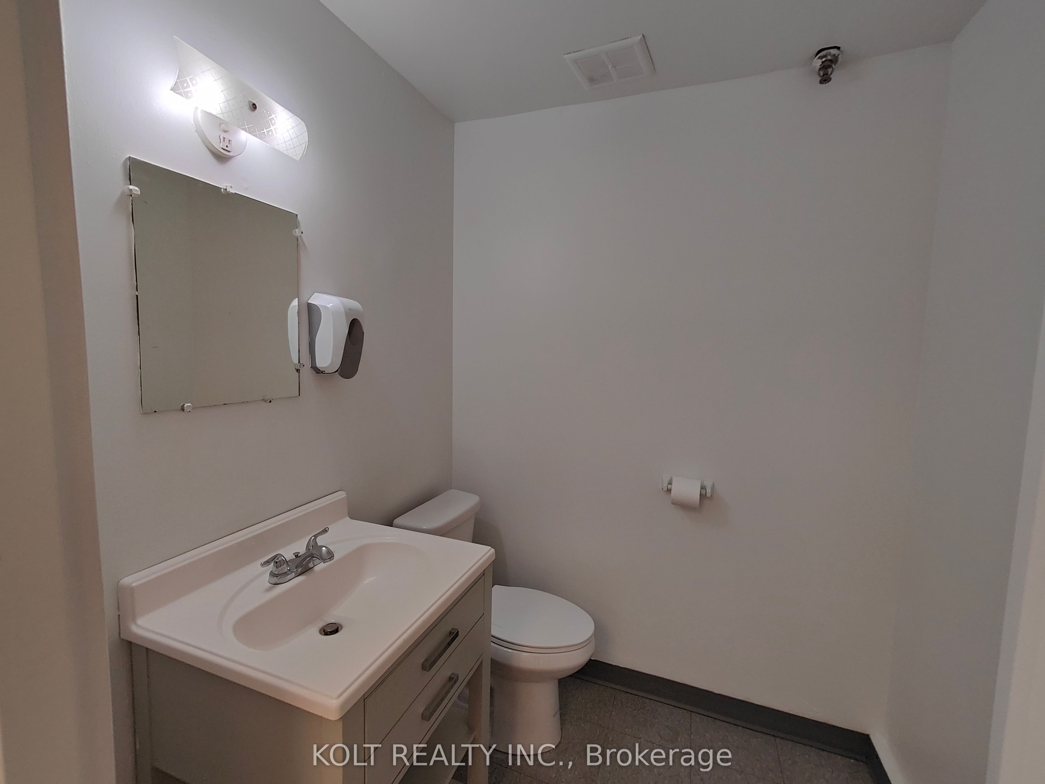 #17 - 270 Esna Park Drive Property Photo 5