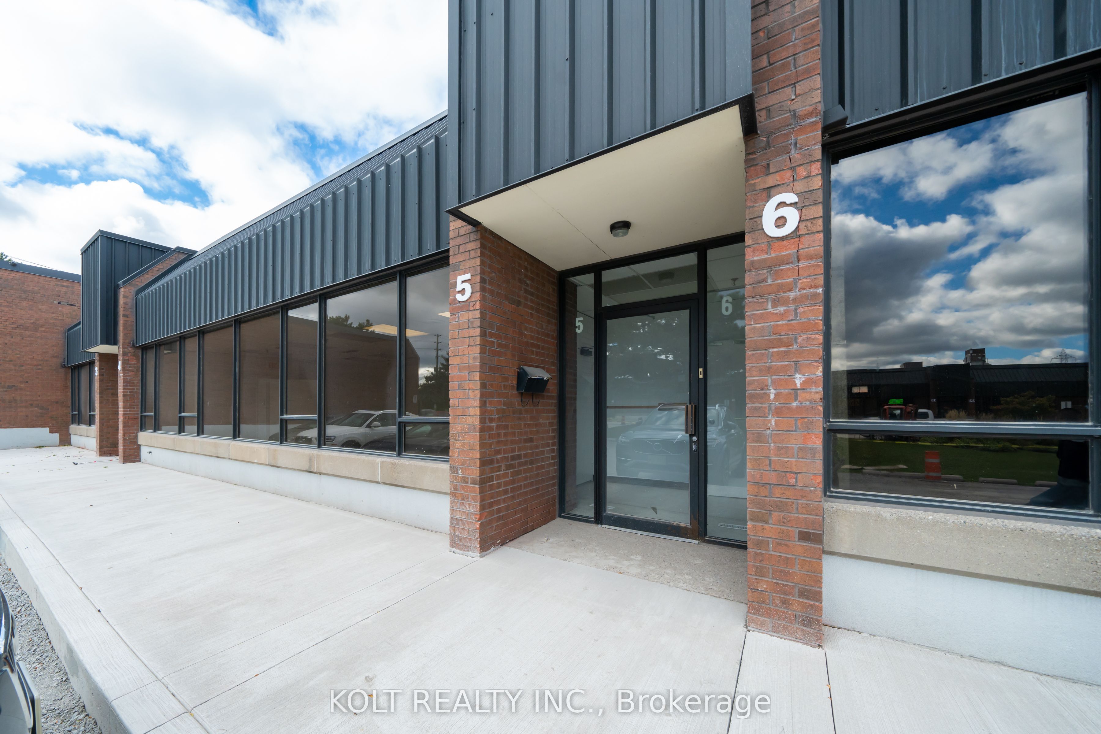 #3-5 - 270 Esna Park Drive Property Photo 2