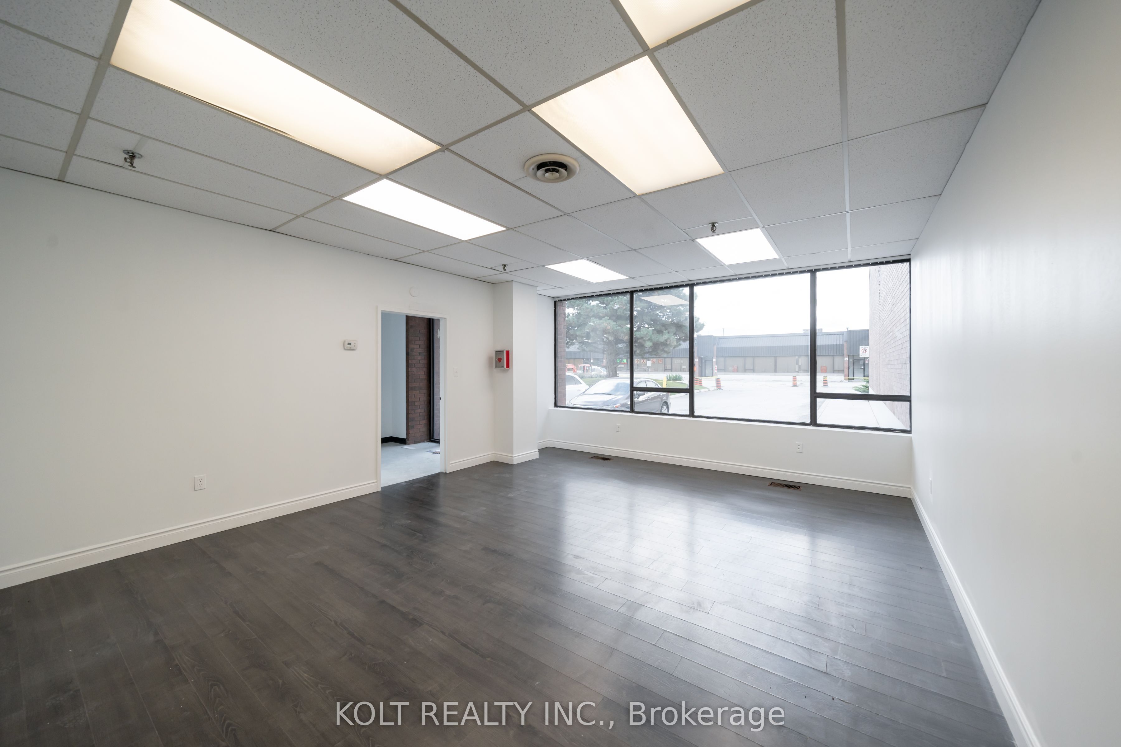 #3-5 - 270 Esna Park Drive Property Photo 3