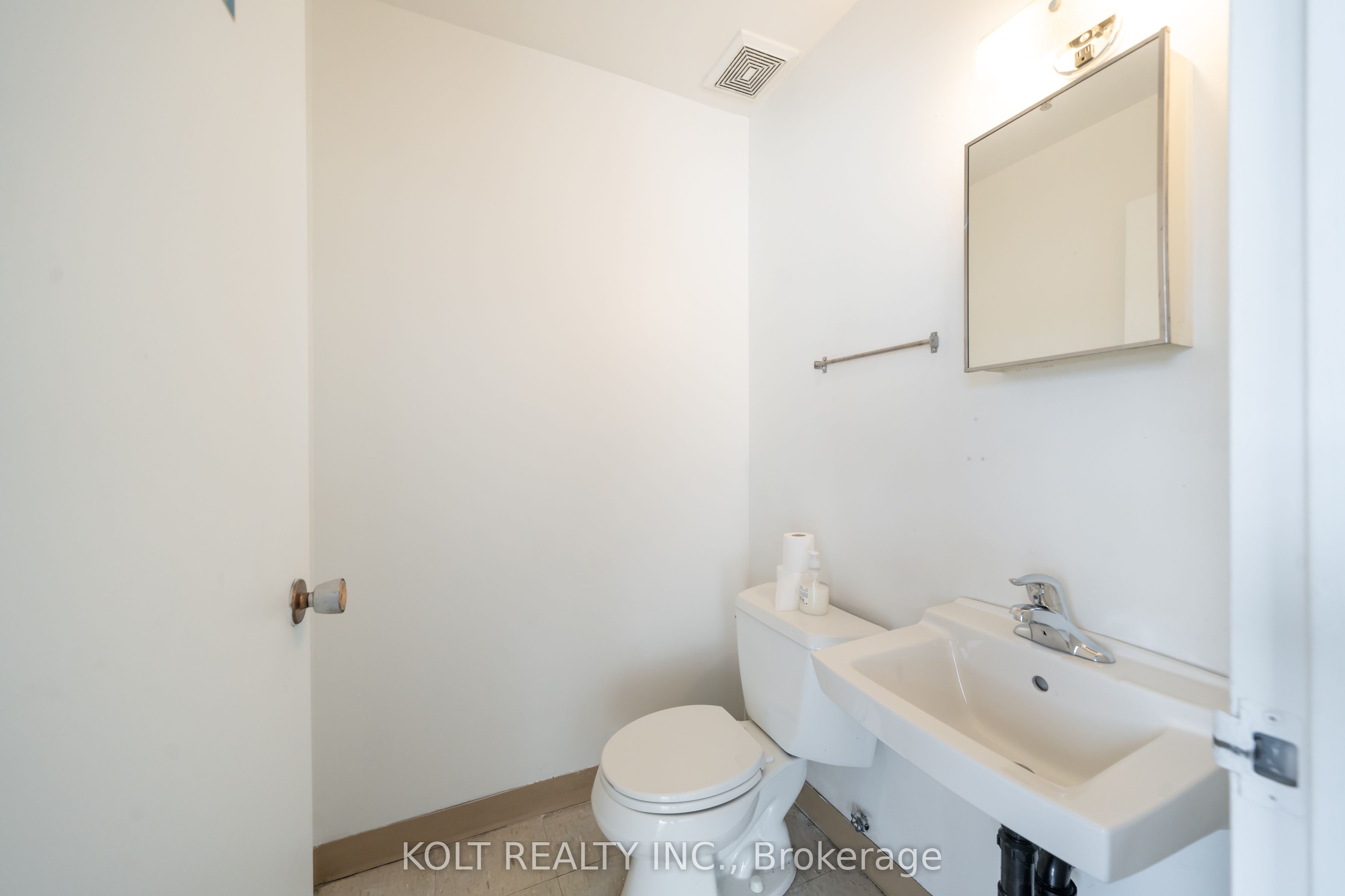 #3-5 - 270 Esna Park Drive Property Photo 6