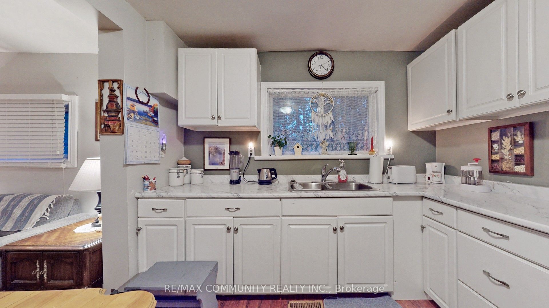 21025 Lakeridge Road Property Photo 5