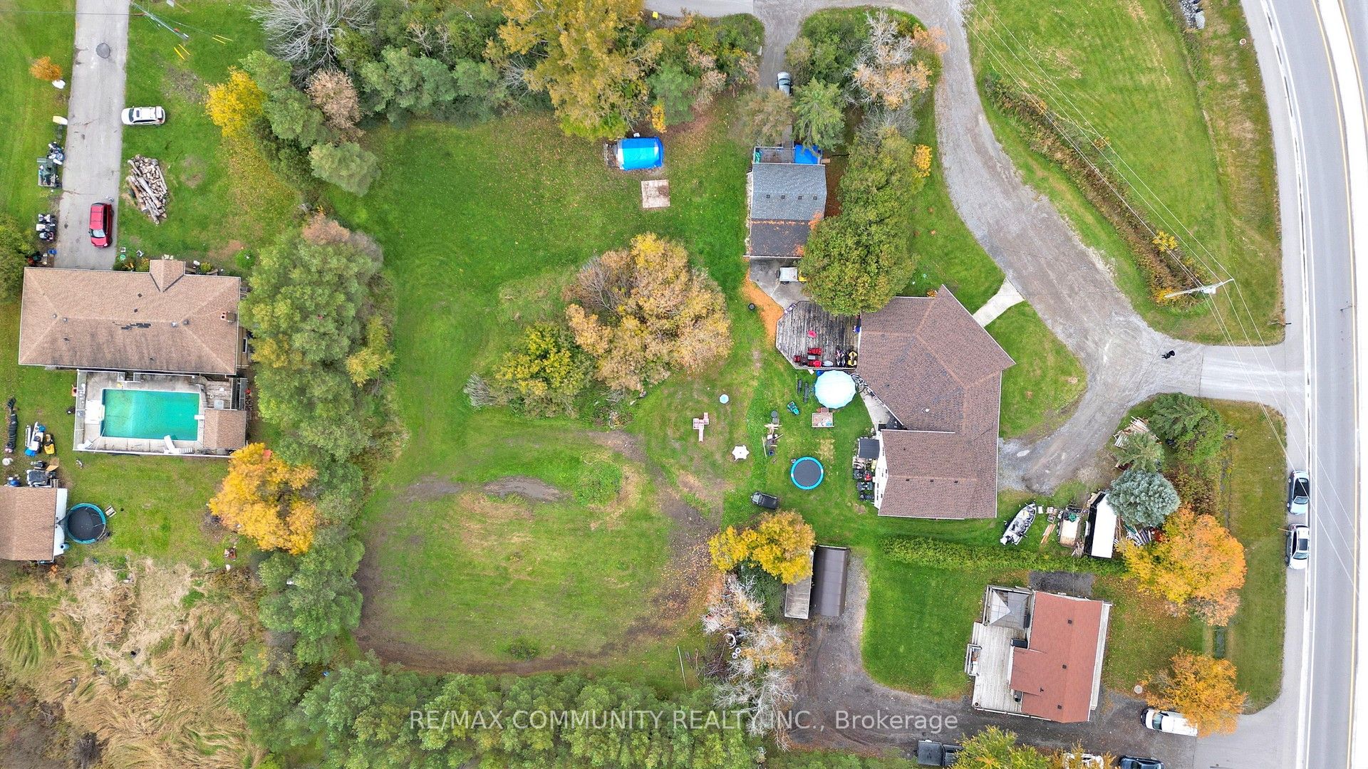 21025 Lakeridge Road Property Photo 14