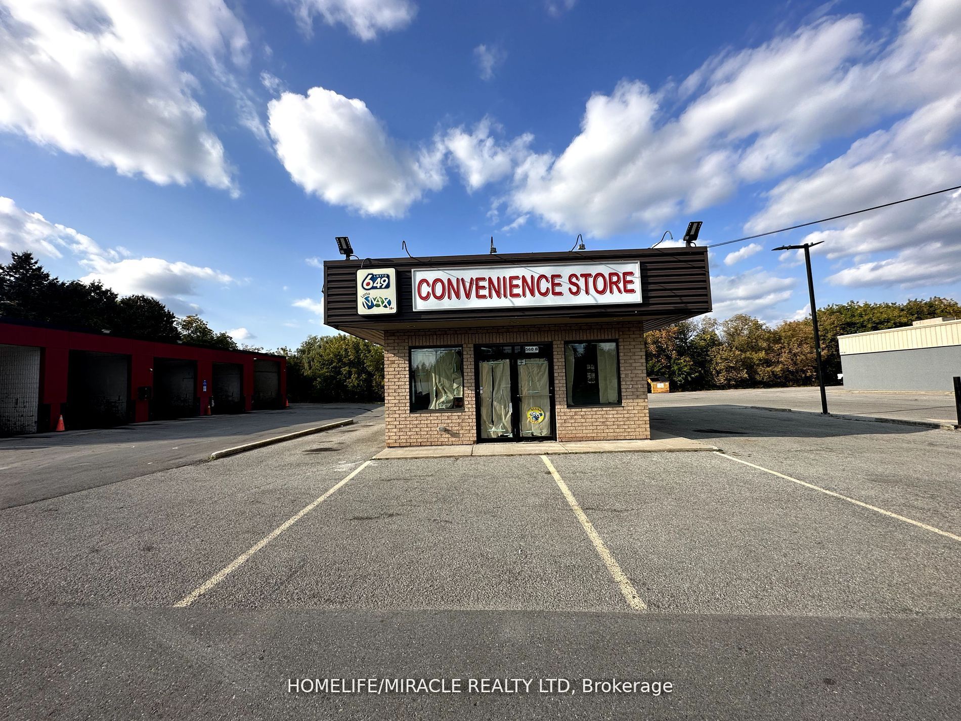 #b - 560 Victoria Street Property Photo 2