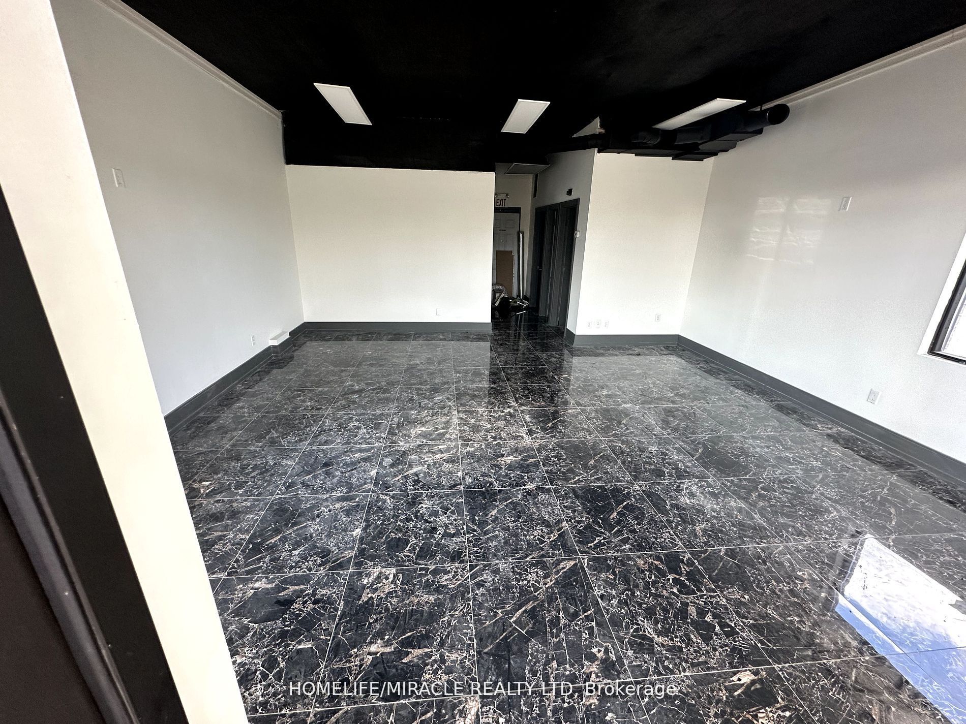 #b - 560 Victoria Street Property Photo 3