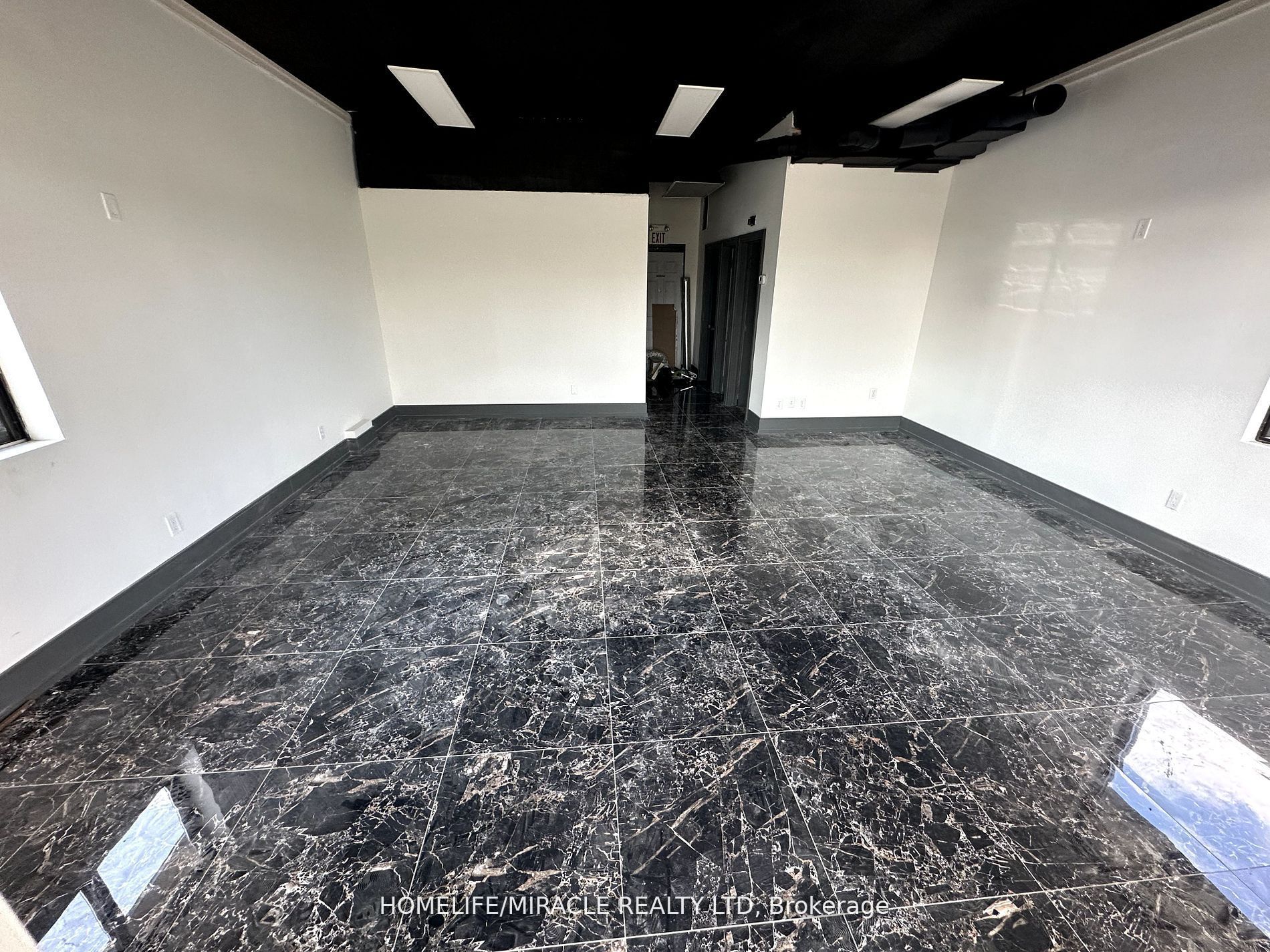 #b - 560 Victoria Street Property Photo 4