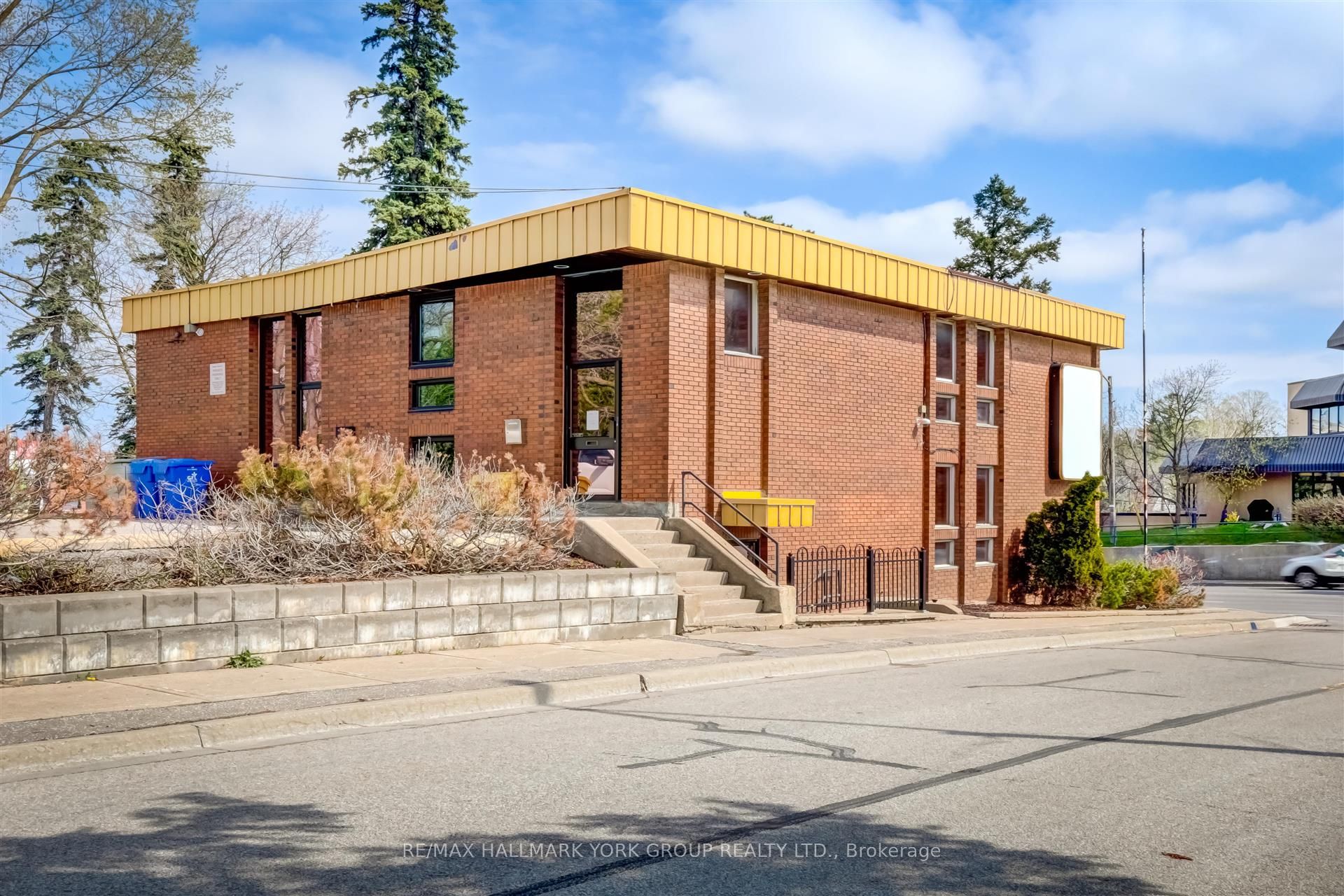 15064 Yonge Street Property Photo 1