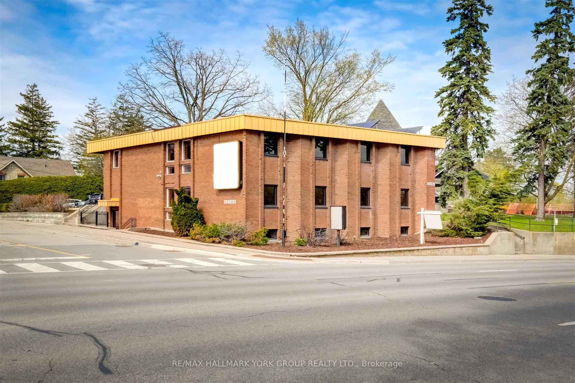 15064 Yonge Street Property Photo 2