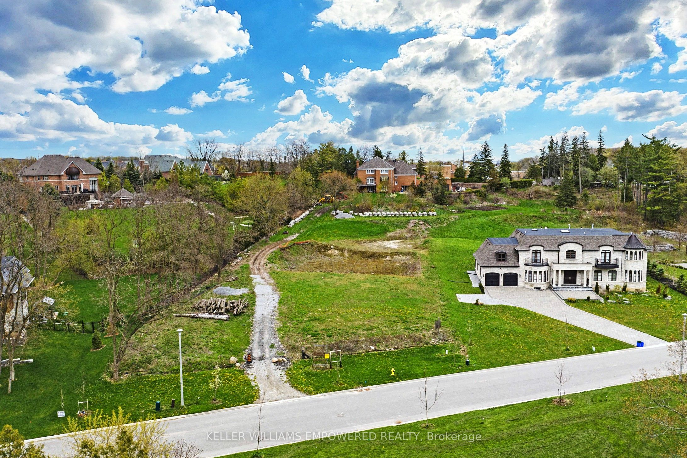 15 Honey Locust Court Property Photo 3