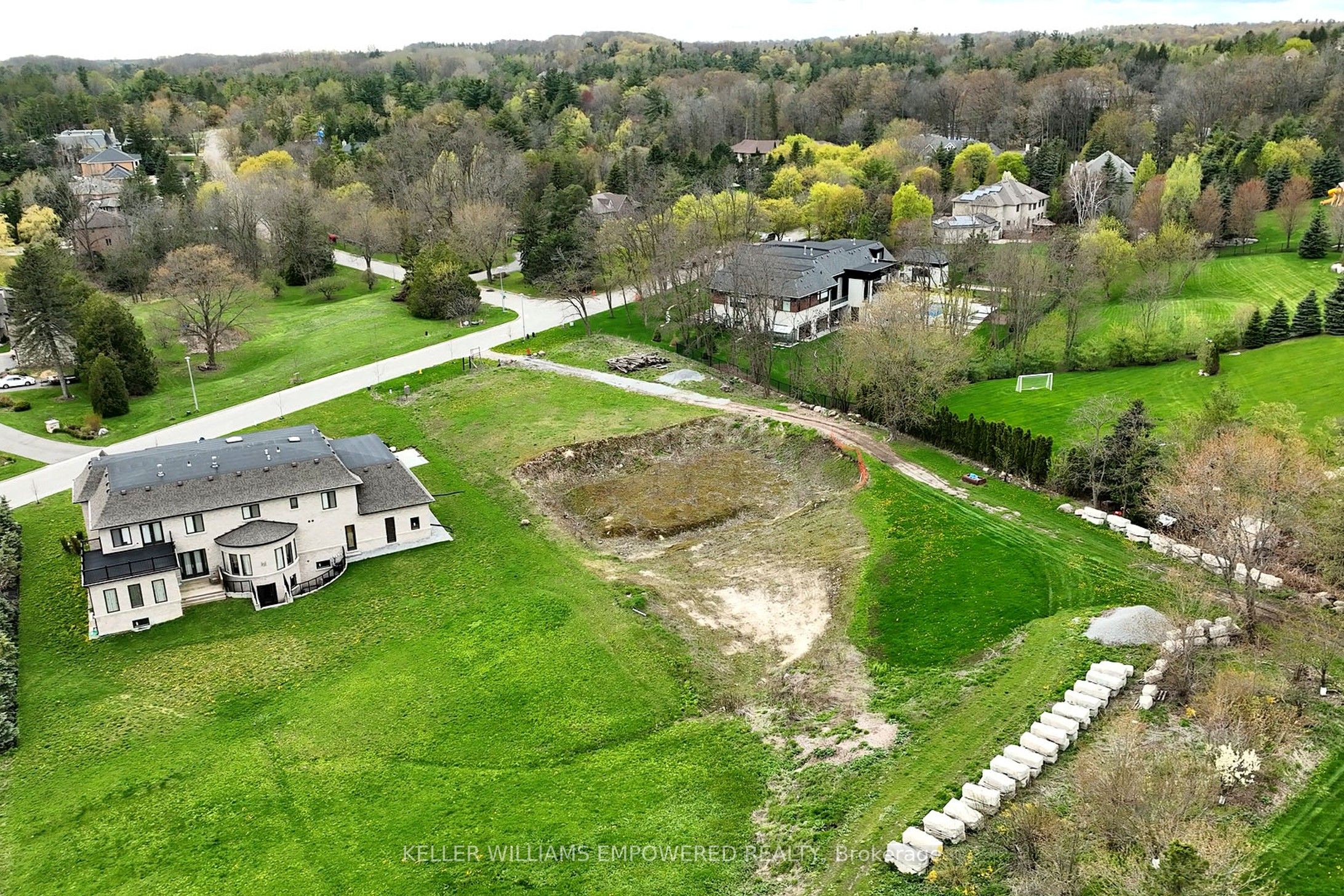15 Honey Locust Court Property Photo 17