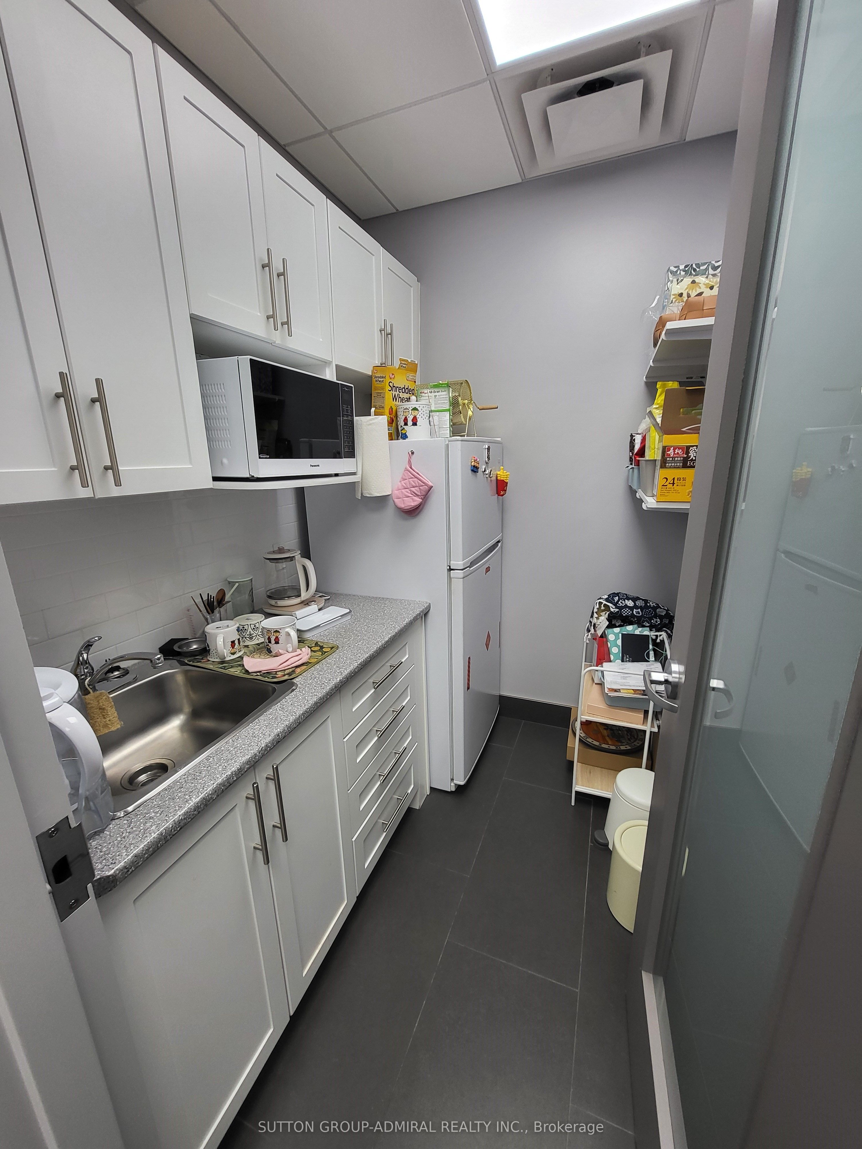 #12 - 30 Wertheim Court Property Photo 11