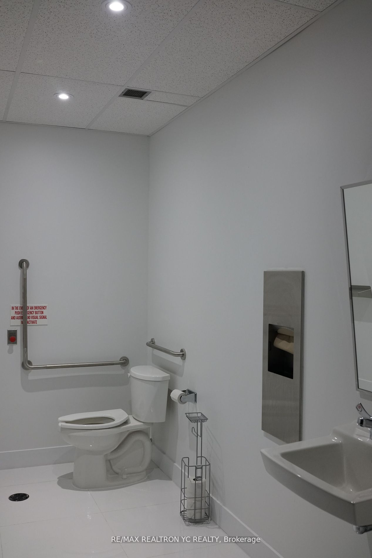 #1 - 883 Sixteenth Avenue Property Photo 8
