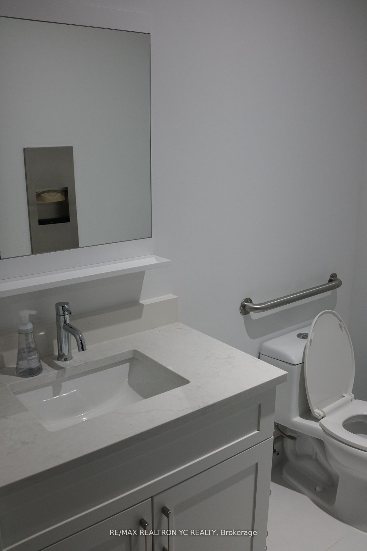 #1 - 883 Sixteenth Avenue Property Photo 9