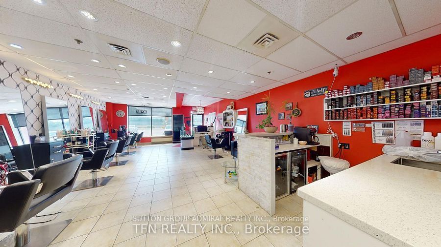 #1b - 1102 Centre Street Property Photo 4