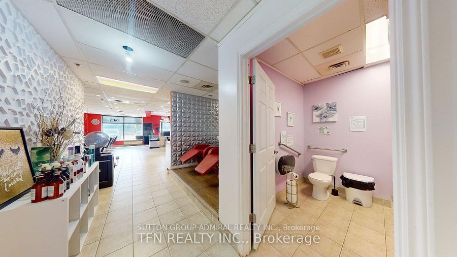 #1b - 1102 Centre Street Property Photo 7