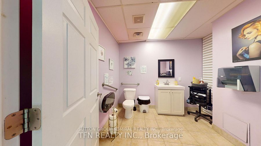 #1b - 1102 Centre Street Property Photo 8