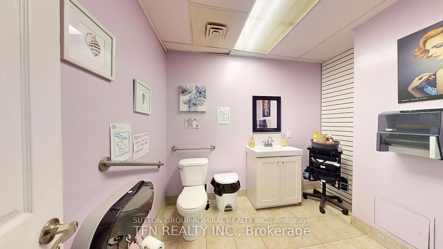 #1b - 1102 Centre Street Property Photo 9