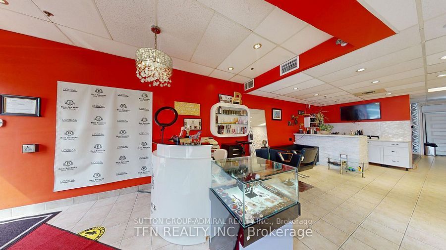 #1b - 1102 Centre Street Property Photo 11
