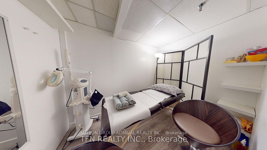 #1b - 1102 Centre Street Property Photo 18