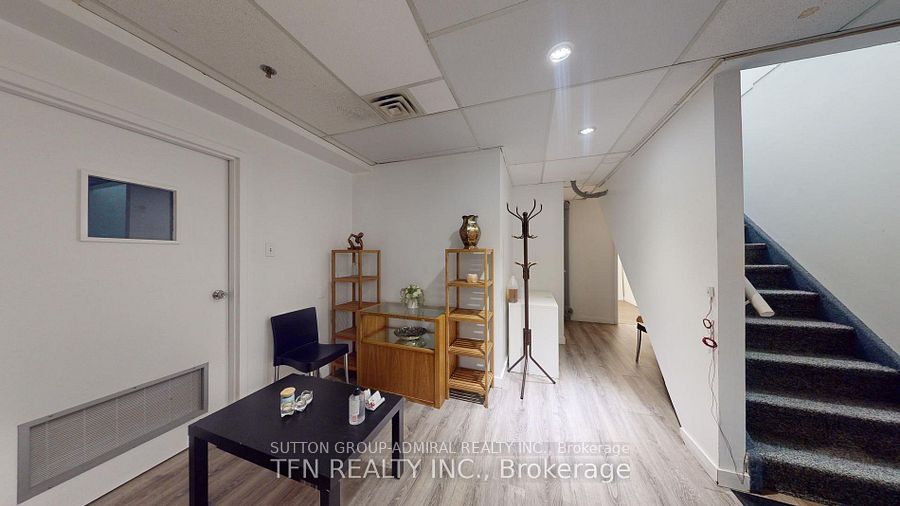 #1b - 1102 Centre Street Property Photo 19