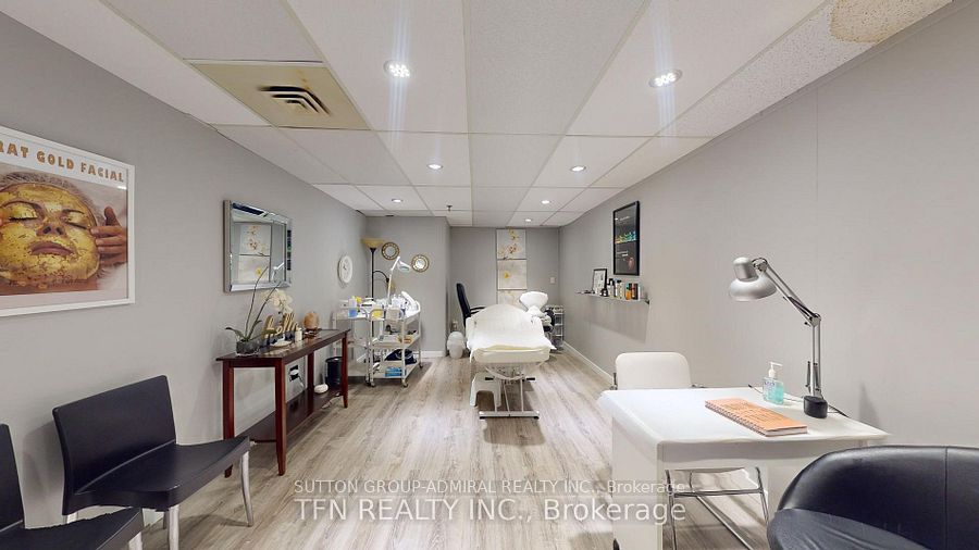 #1b - 1102 Centre Street Property Photo 22