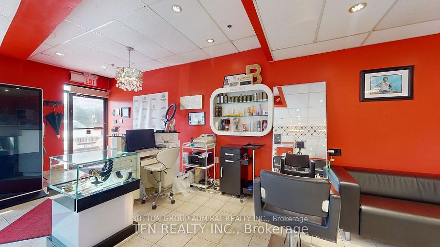 #1b - 1102 Centre Street Property Photo 25