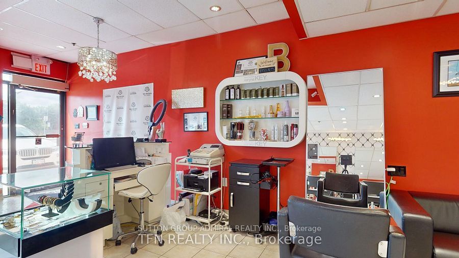 #1b - 1102 Centre Street Property Photo 26