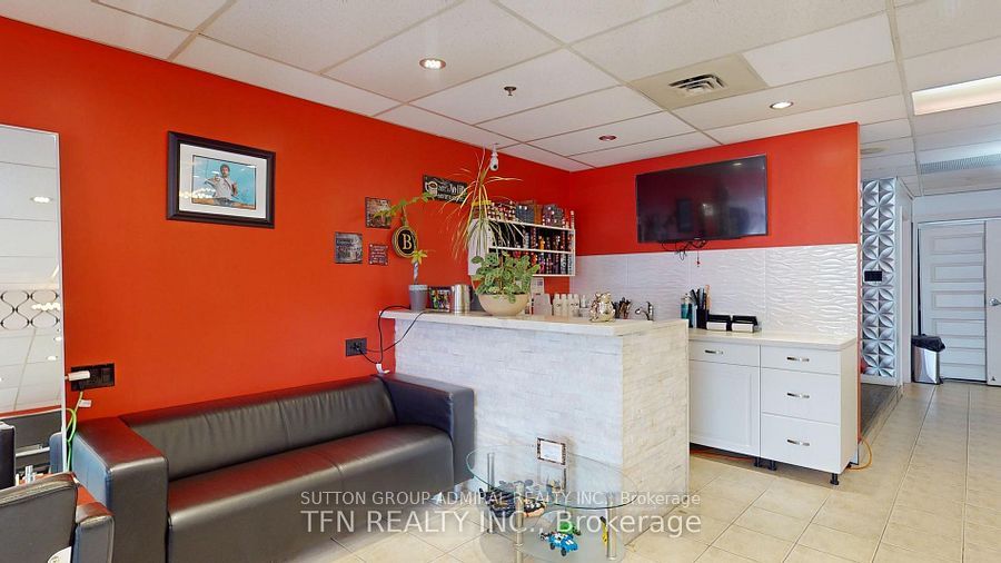 #1b - 1102 Centre Street Property Photo 28