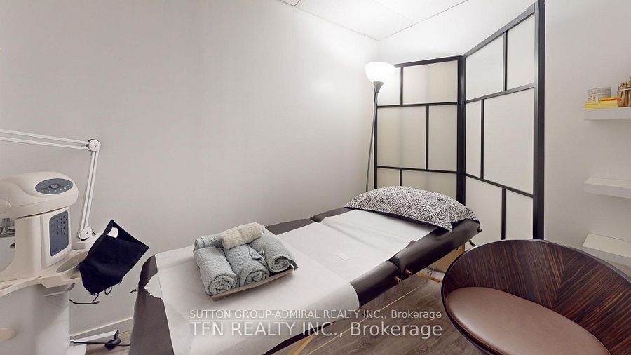 #1b - 1102 Centre Street Property Photo 35
