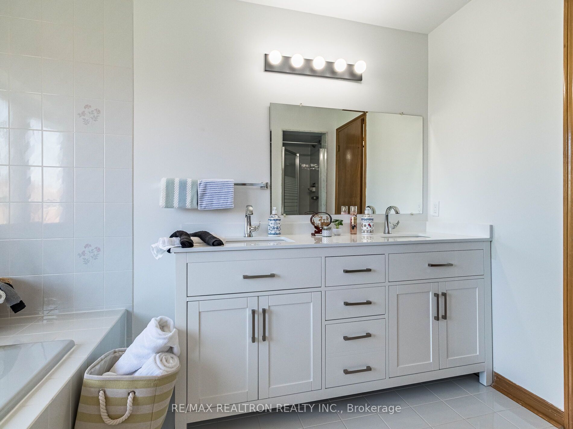 66 Nimbus Place Property Photo 28