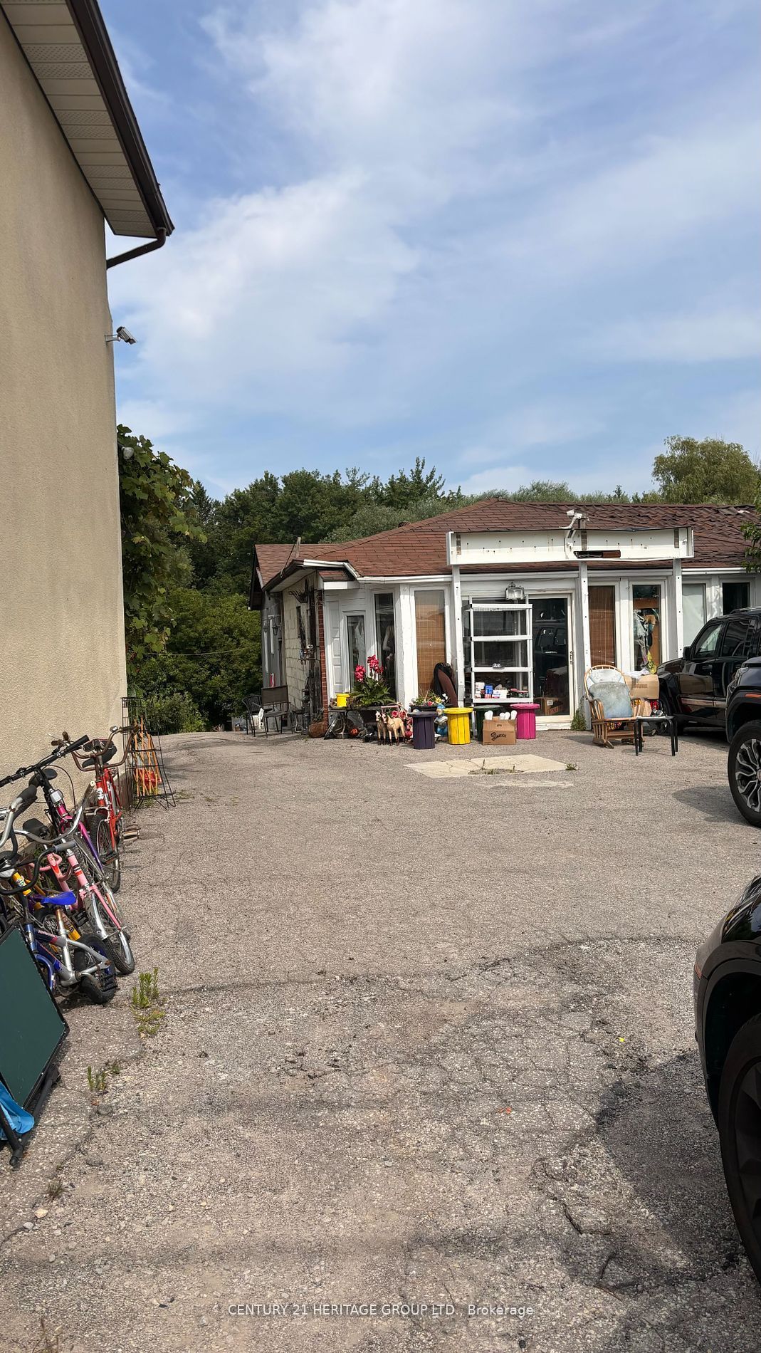 10953 Jane Street Property Photo 4