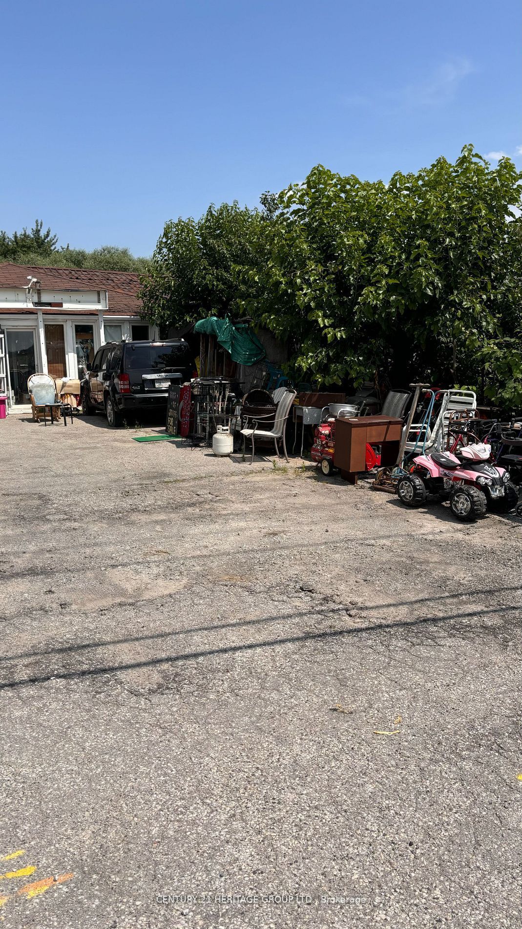 10953 Jane Street Property Photo 6