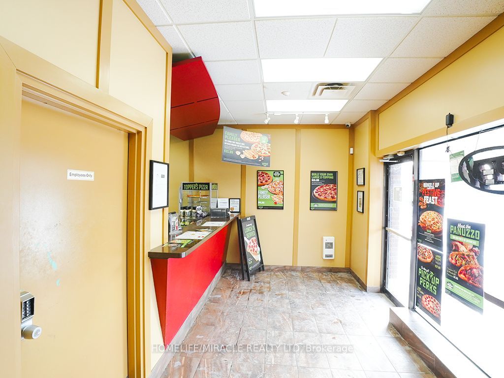 #1 - 15531 Younge Street Property Photo 2