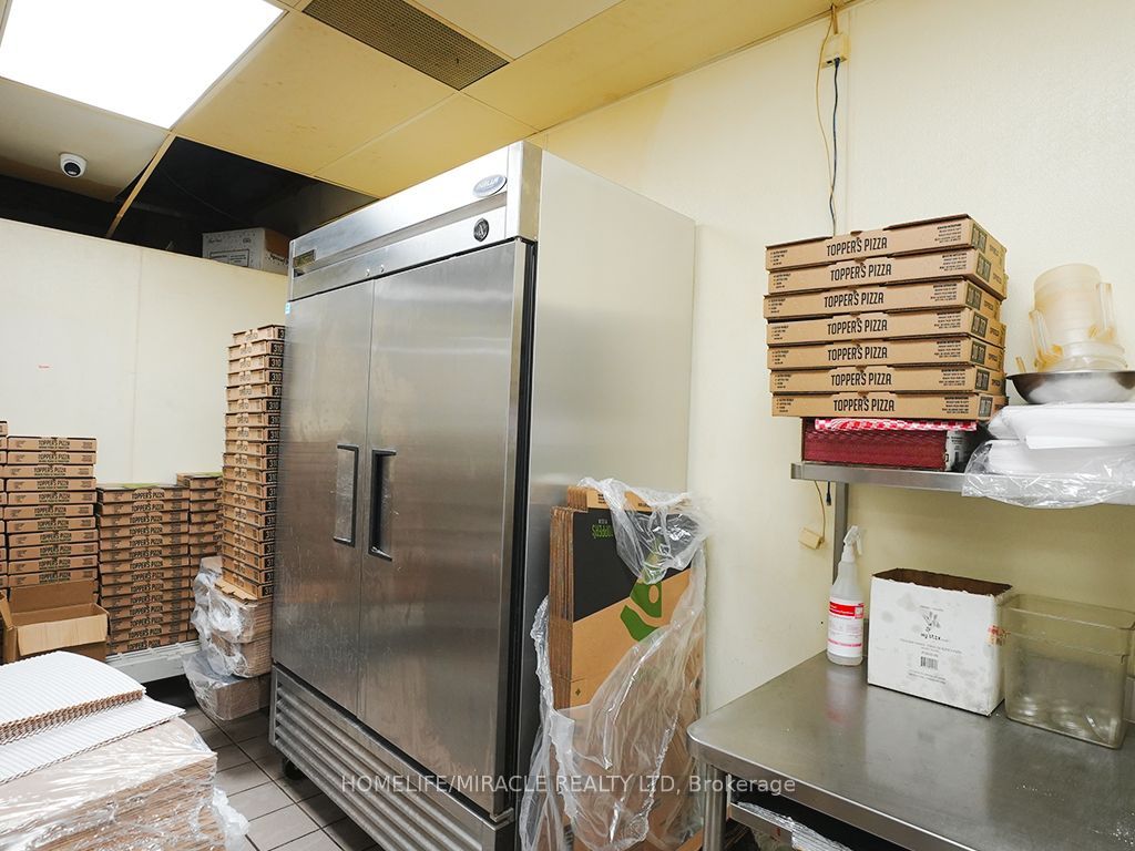#1 - 15531 Younge Street Property Photo 4
