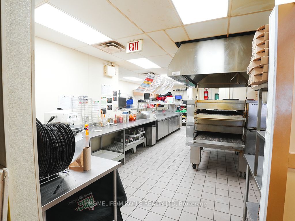 #1 - 15531 Younge Street Property Photo 6