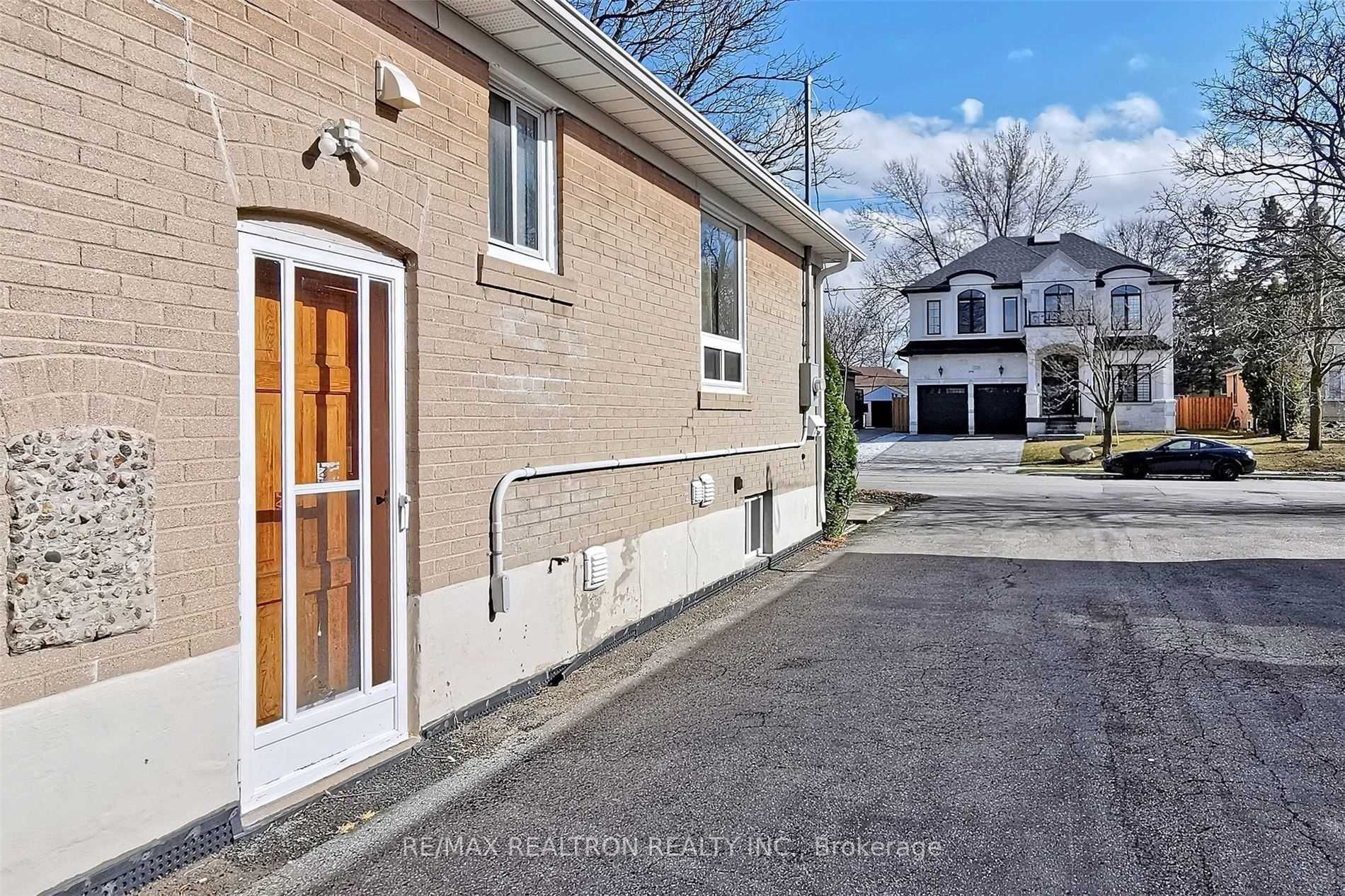 #upper - 395 Taylor Mills Drive Property Photo 3
