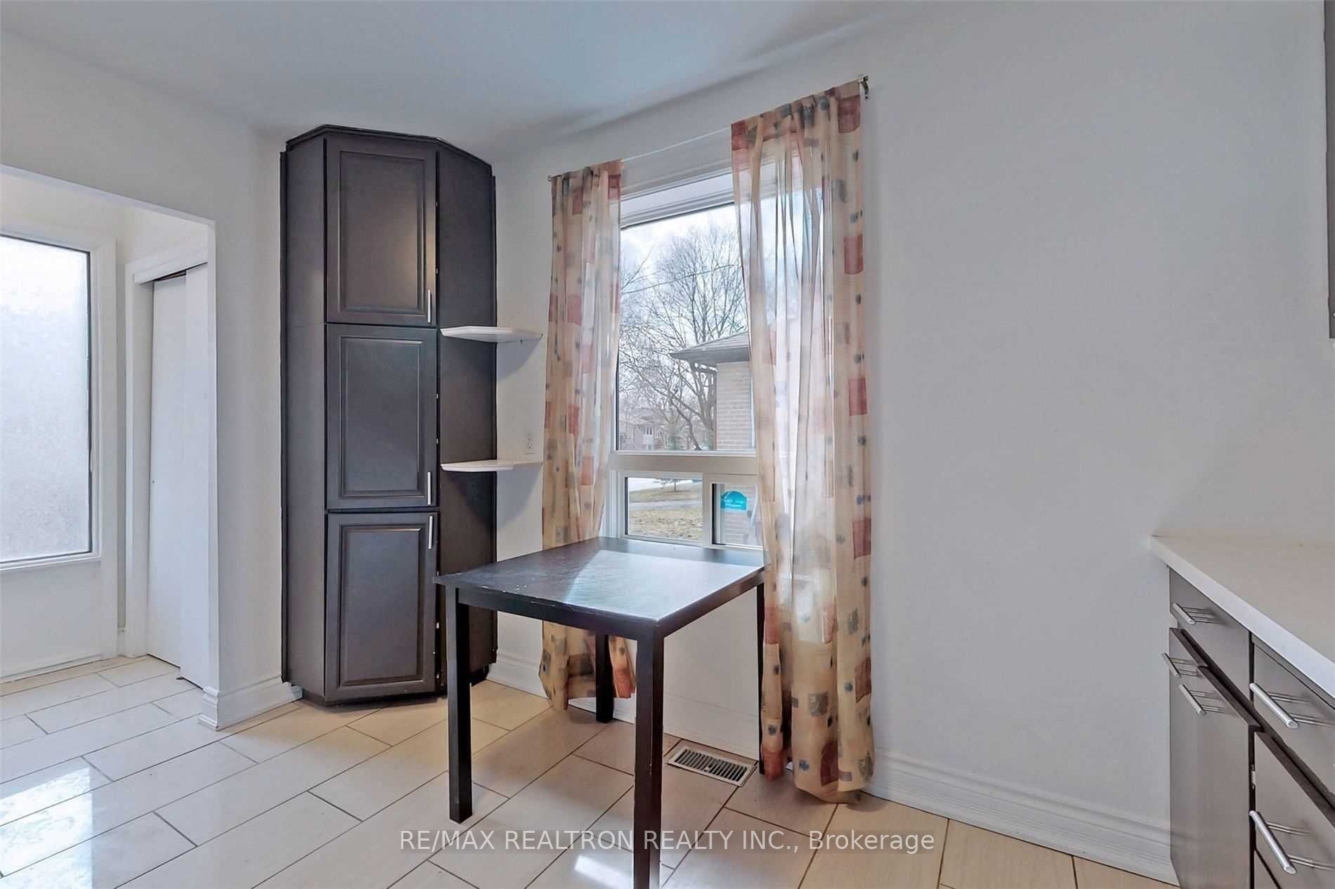 #upper - 395 Taylor Mills Drive Property Photo 8