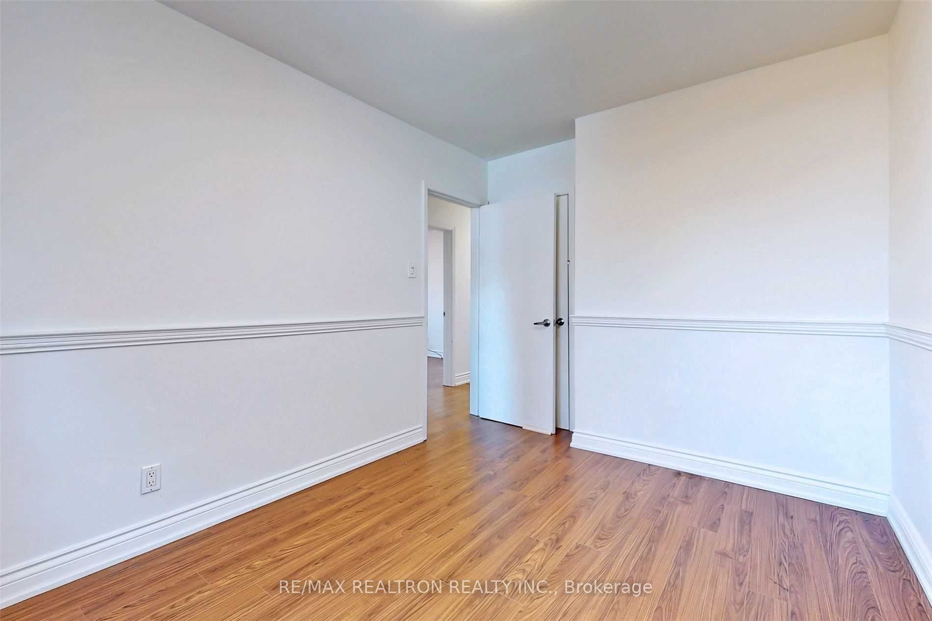 #upper - 395 Taylor Mills Drive Property Photo 12