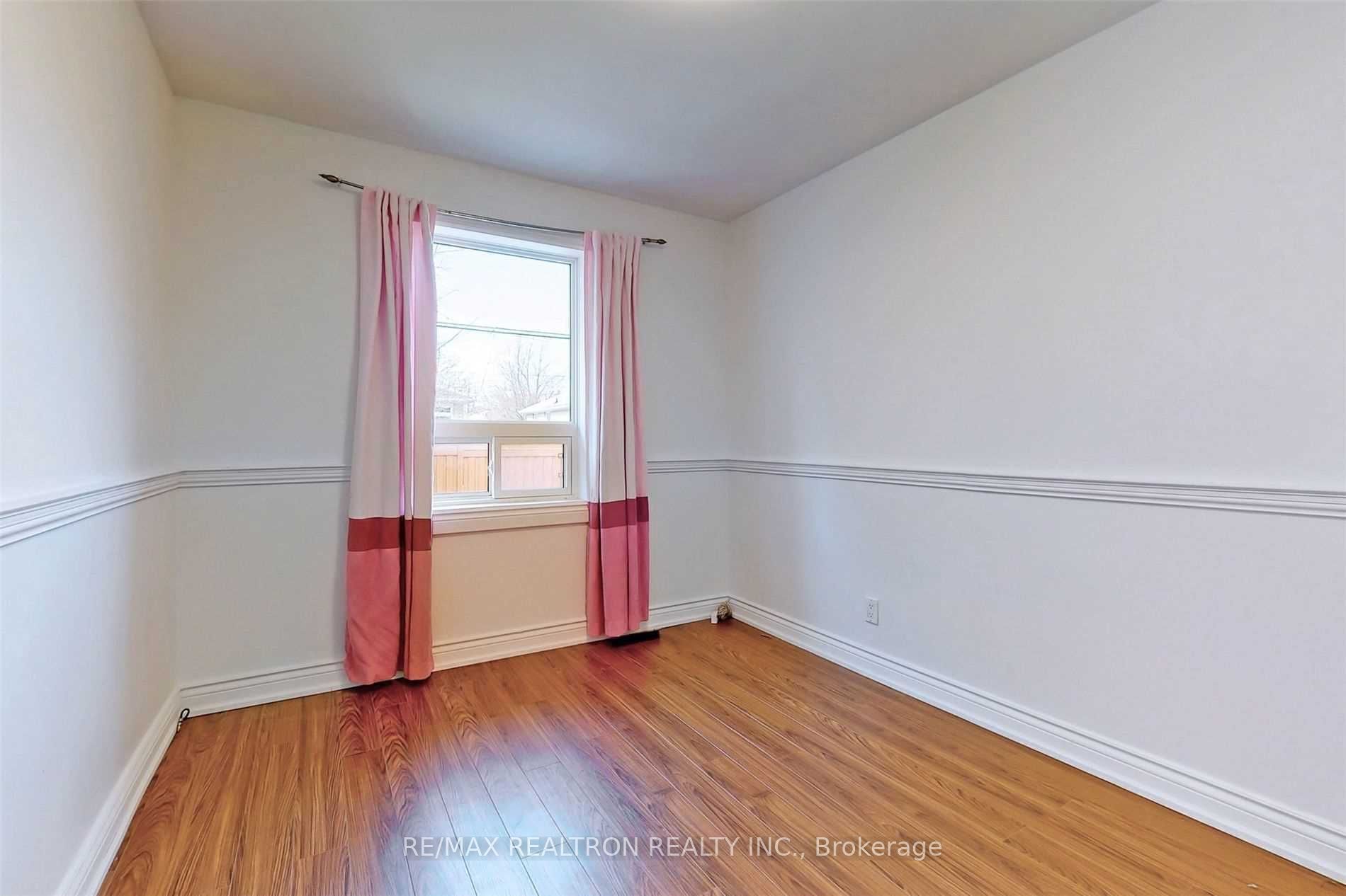 #upper - 395 Taylor Mills Drive Property Photo 13