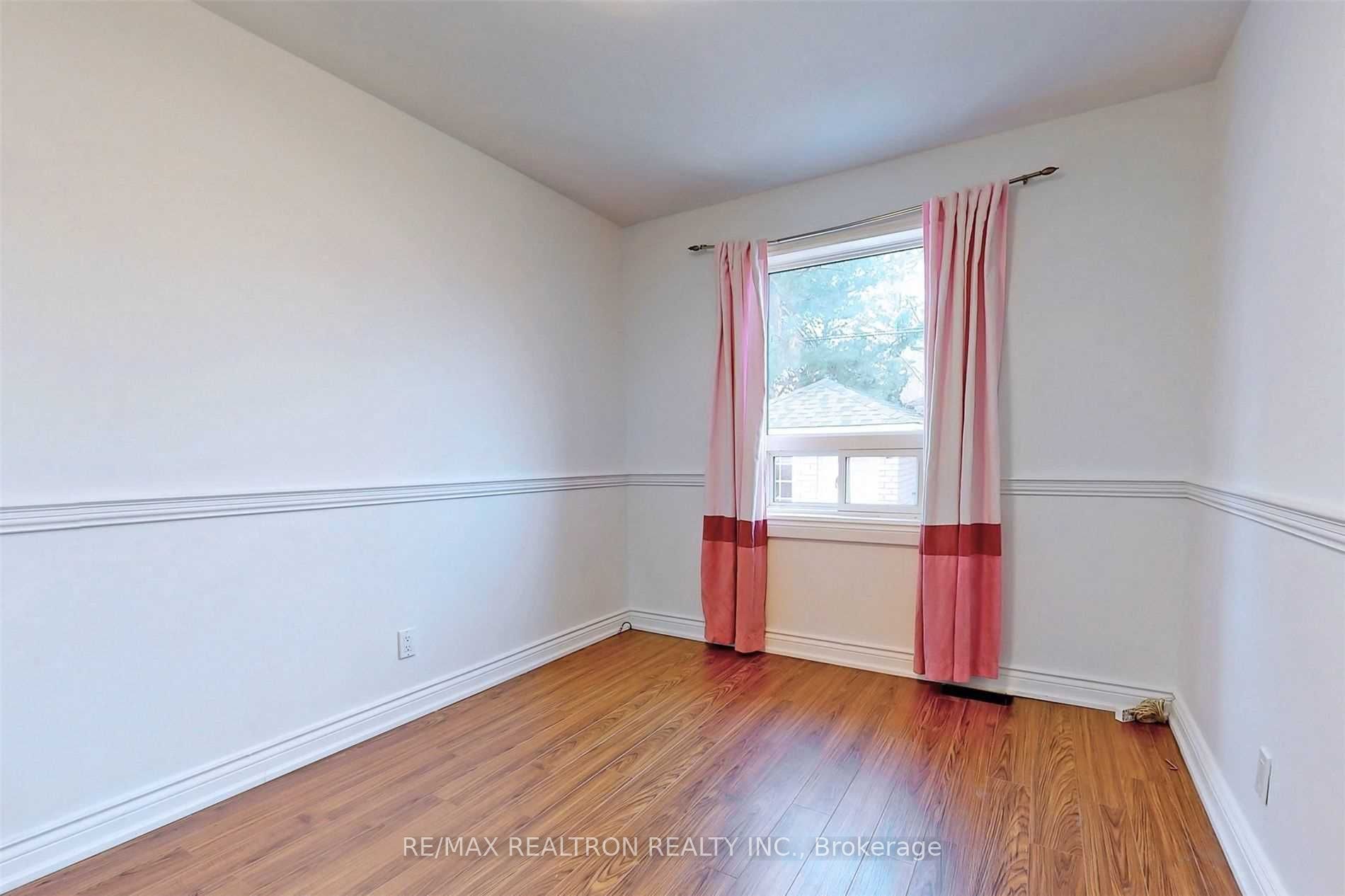 #upper - 395 Taylor Mills Drive Property Photo 14