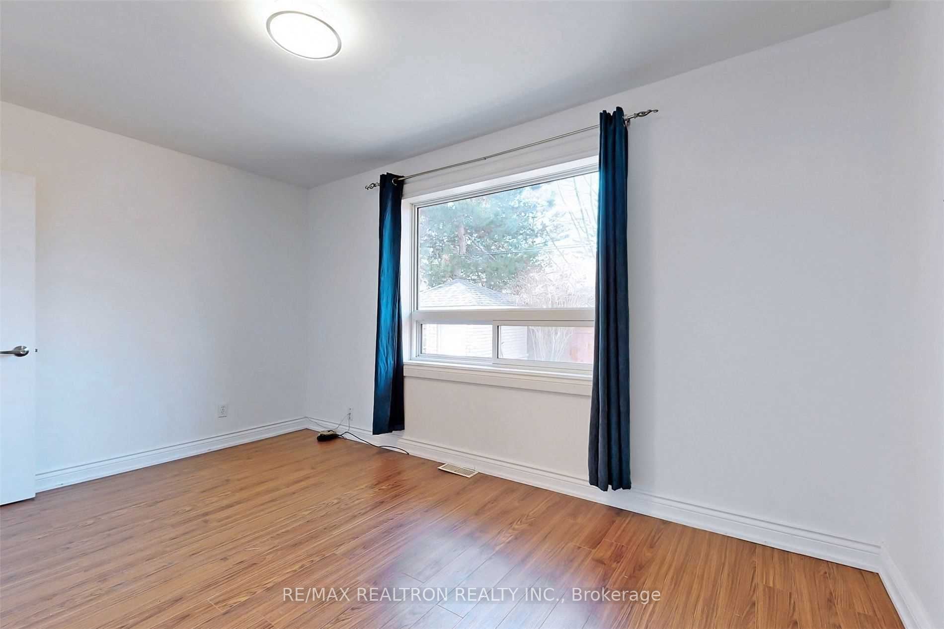 #upper - 395 Taylor Mills Drive Property Photo 17