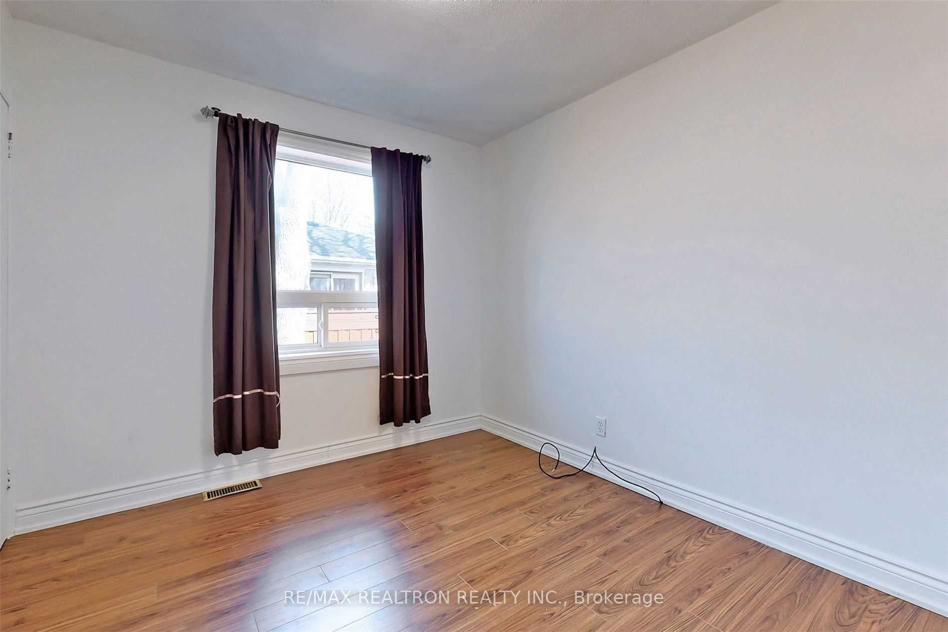 #upper - 395 Taylor Mills Drive Property Photo 23
