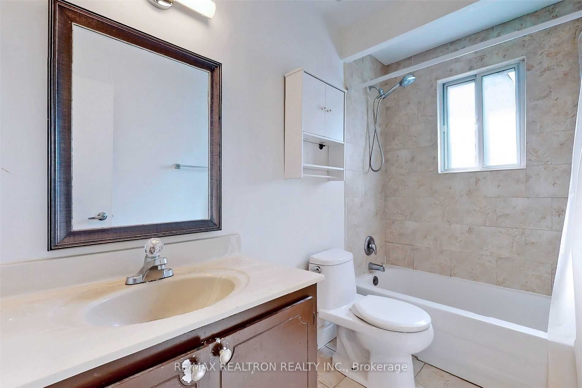 #upper - 395 Taylor Mills Drive Property Photo 24