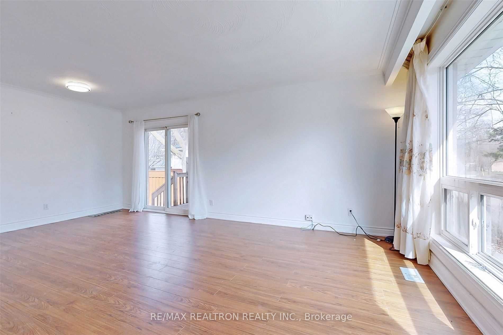 #upper - 395 Taylor Mills Drive Property Photo 28